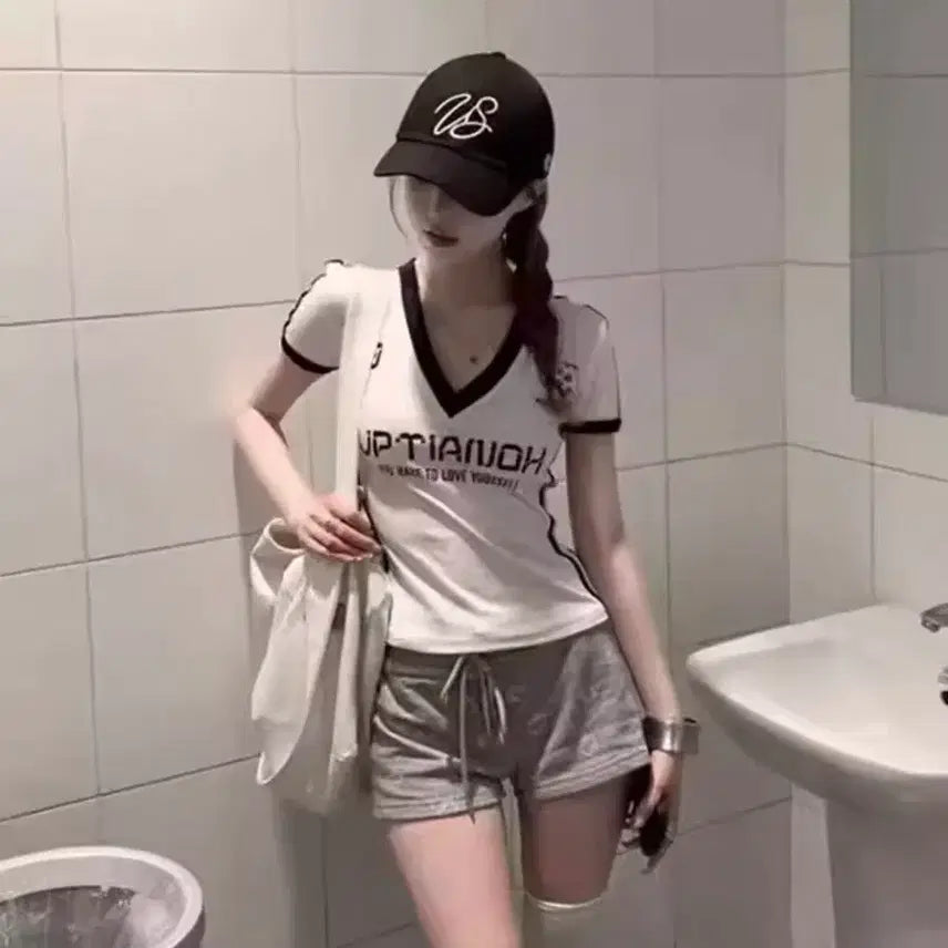 [BUNJANG] 아메리칸 스타일 핫걸 브이넥 스포티 반팔 티셔츠 / 아메리칸 스타일 핫걸 브이넥 스포티 반팔 티셔츠