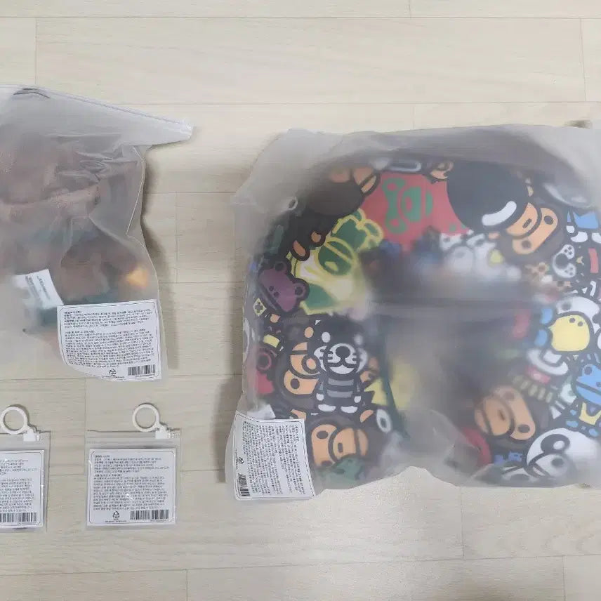 [BUNJANG] Starbucks BAPE Baby Foldable Neck Pillow Keychain Bundle Set / 스타벅스 베이프 베이비 폴더블 백 넥필로우 키체인 A타입 B타입
