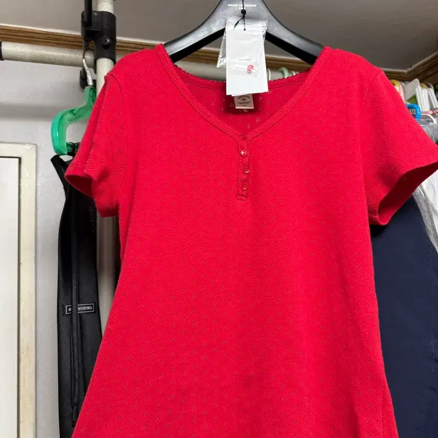 [SOLD OUT] 26ss 드파운드 아일릿 디테일 헨리넥 반팔