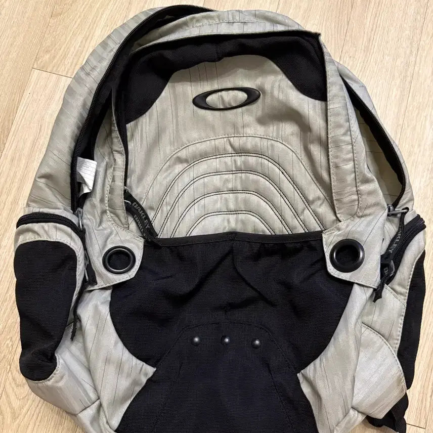 [BUNJANG] Oakley Vintage Backpack Gray/Black / 오클리 빈티지 백팩 그레이/블랙