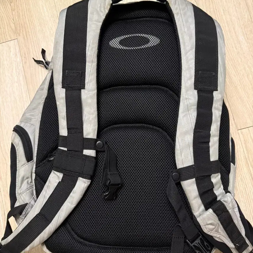 [BUNJANG] Oakley Vintage Backpack Gray/Black / 오클리 빈티지 백팩 그레이/블랙