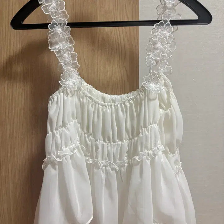 [SOLD OUT] 더티스 델피늄 시폰 시어링탑 아이보리 s사이즈