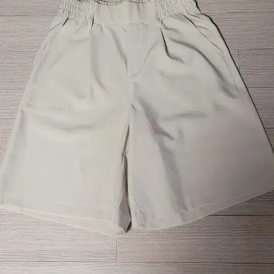 [BUNJANG] Ivory Elastic Waistband Shorts - Size 55 / 아이보리색 허리밴딩 반바지 55사이즈