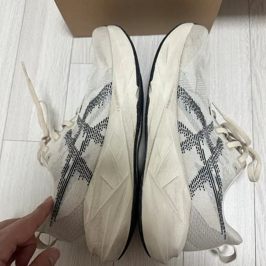 [SOLD OUT] 아식스 노바블라스트5 오트밀 275 팝니당