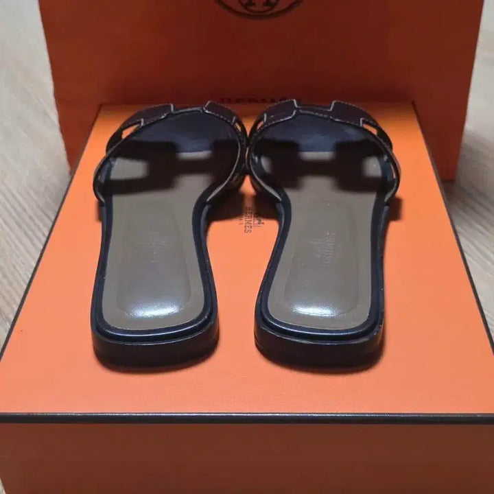 [BUNJANG] Hermes Oran Sandals Black Women&