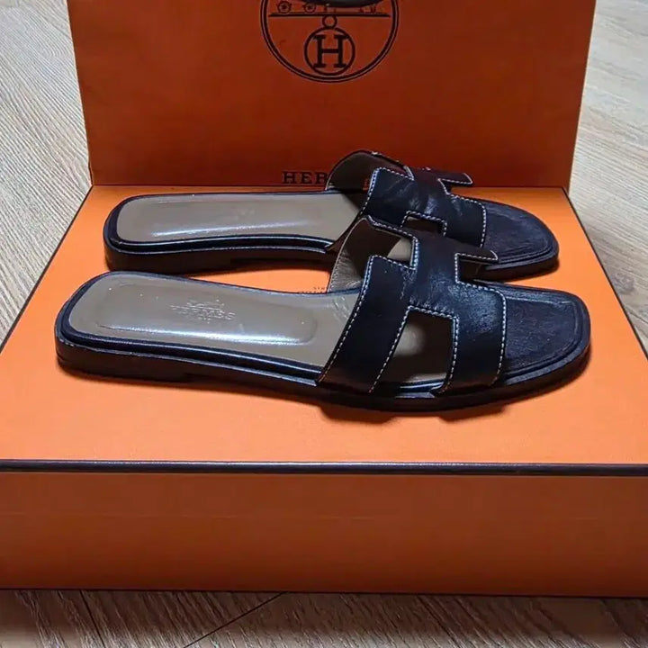 [BUNJANG] Hermes Oran Sandals Black Women&
