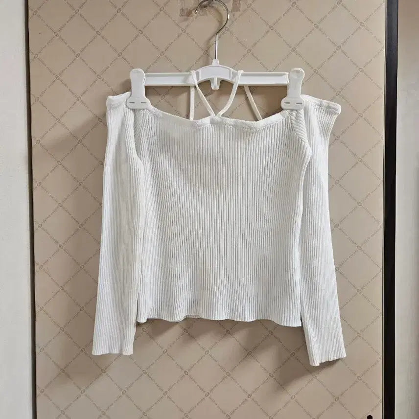 [SOLD OUT] 에이블리 여성 어깨트임끈 오프숄더 긴팔골지티셔츠