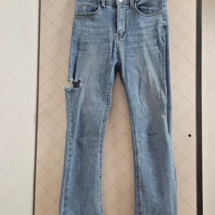 [SOLD OUT] 에이블리 여성 옆트임 일자 데님연청바지