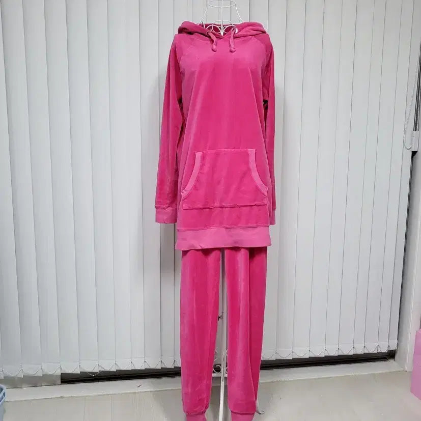 [SOLD OUT] Juicy 로즈 벨루어 후드 상하세트 (xs)