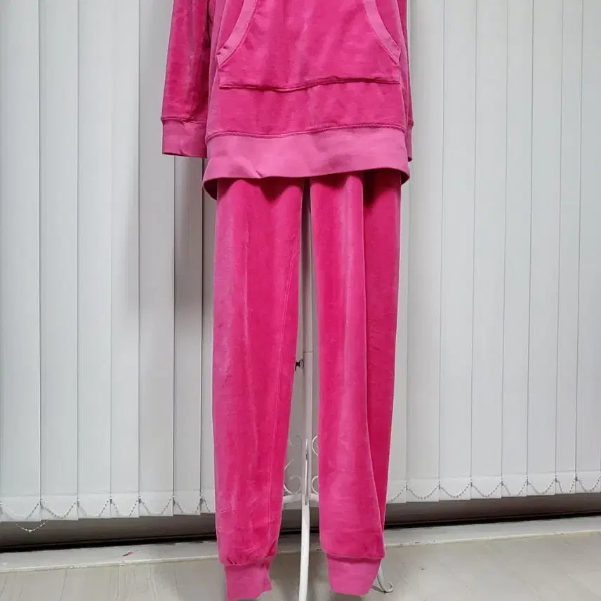 [SOLD OUT] Juicy 로즈 벨루어 후드 상하세트 (xs)
