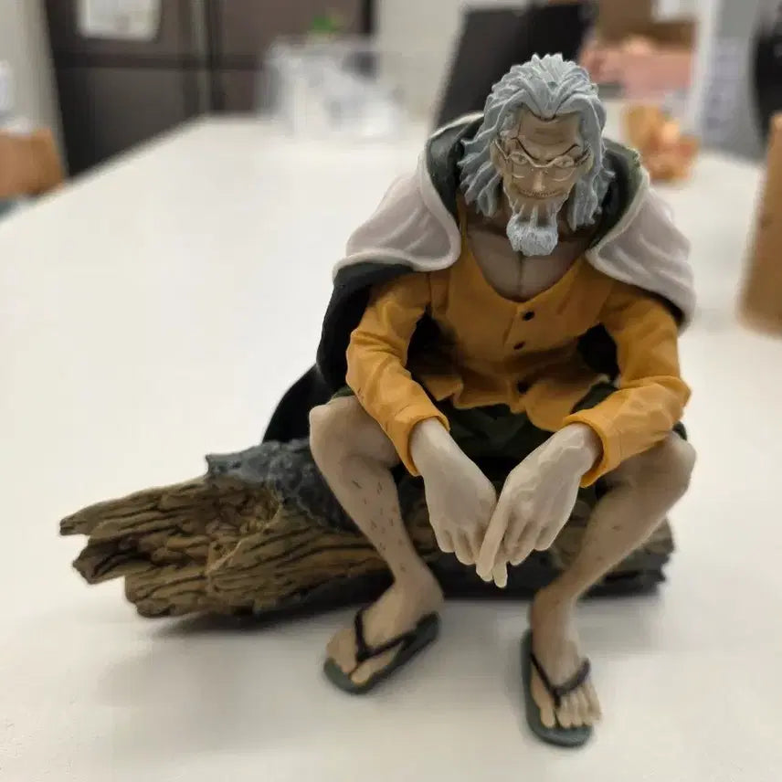 [BUNJANG] One Piece Rayleigh Statue / 원피스) 레일리 좌상 박스X