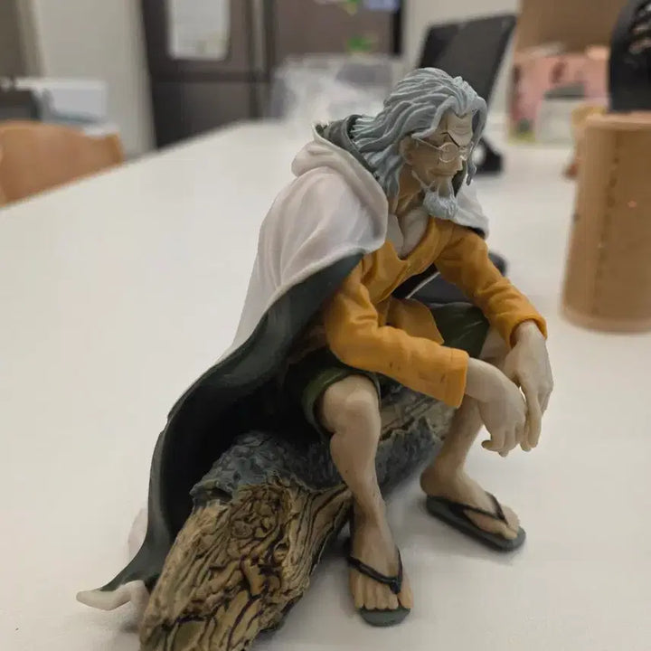 [BUNJANG] One Piece Rayleigh Statue / 원피스) 레일리 좌상 박스X