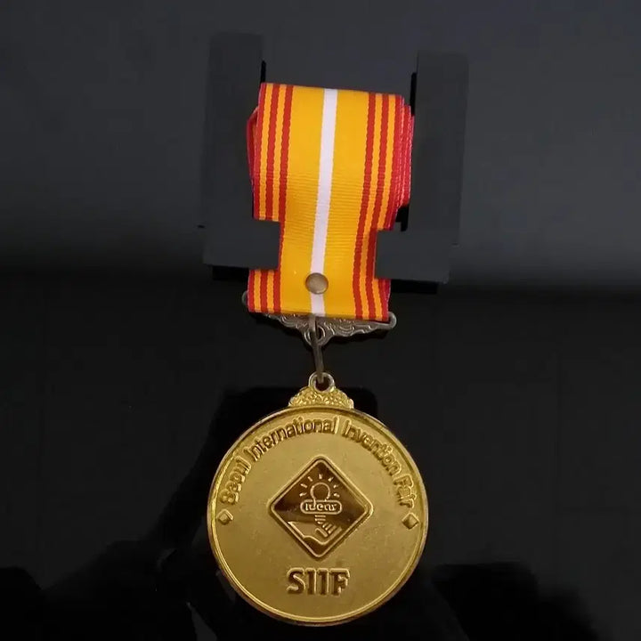 [BUNJANG] Seoul International Invention Exhibition Gold Medal / [메달] 서울 국제 발명 전시회 금상 메달 w598