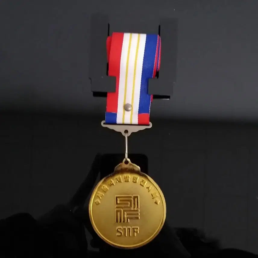 [BUNJANG] Seoul International Invention Exhibition Gold Medal / [메달] 서울 국제 발명 전시회 금상 메달 w599