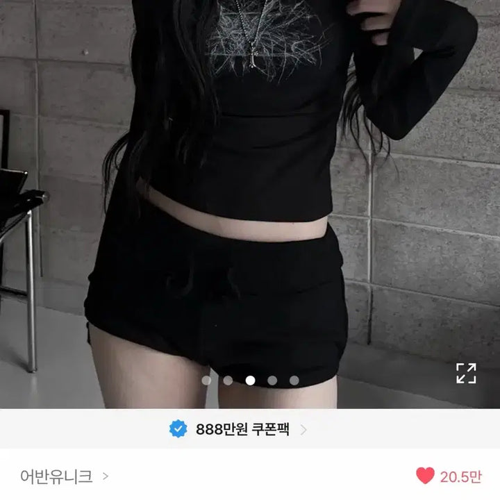 [SOLD OUT] 에이블리 어반유니크 doodle hip crop long sleeve T