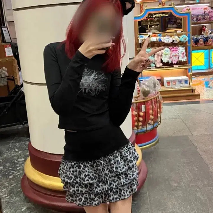 [SOLD OUT] 에이블리 어반유니크 doodle hip crop long sleeve T