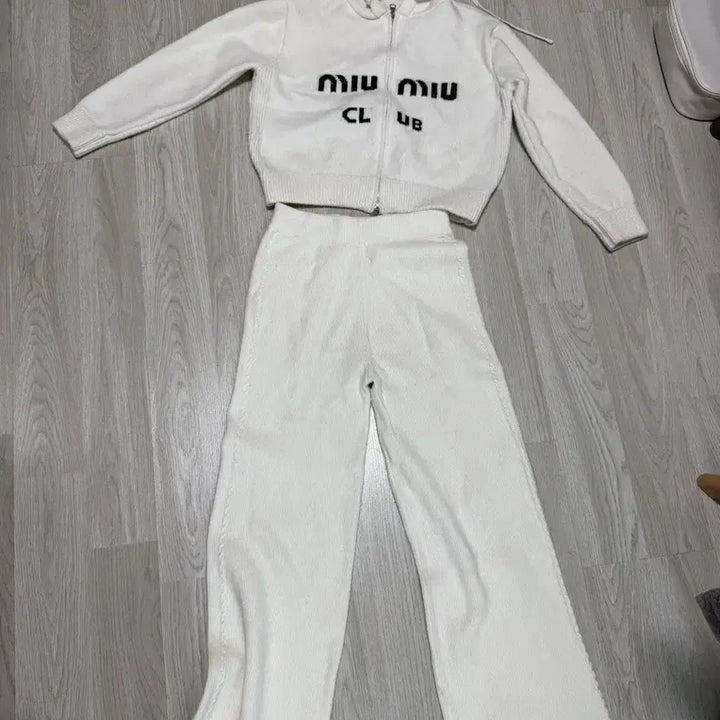 [BUNJANG] Miu Style White Knit Training Set / 미우스타일 클럽 화이트 니트 트레이닝복세트