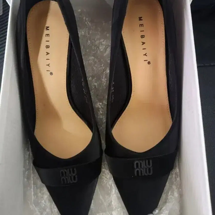 [SOLD OUT] 블랙  로고  스틸레토힐