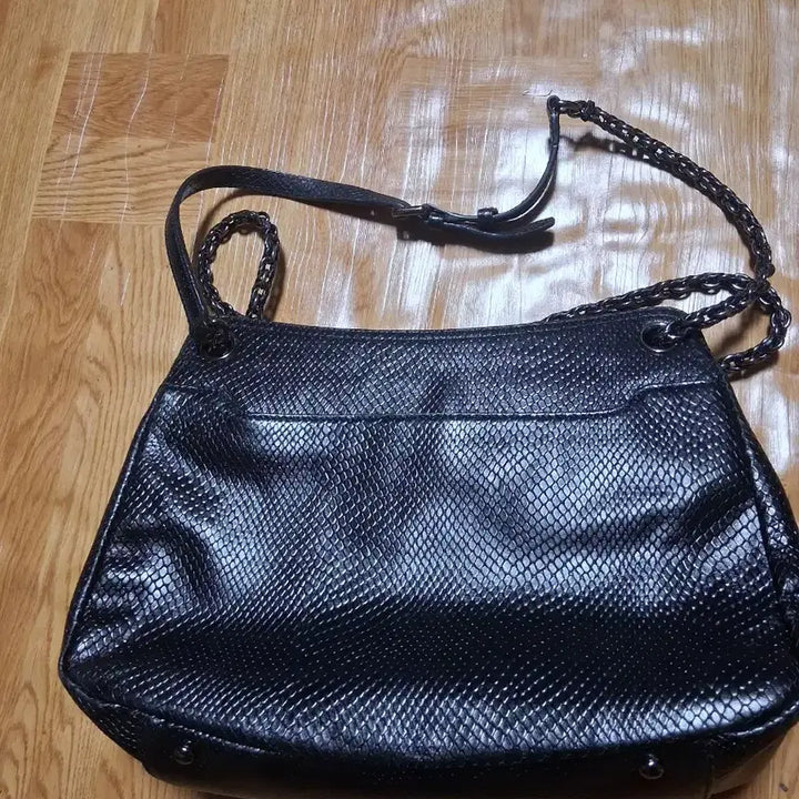 [BUNJANG] Daks Black Chain Shoulder Bag / 닥스 블랙 체인 숄더백/호보백 스타일