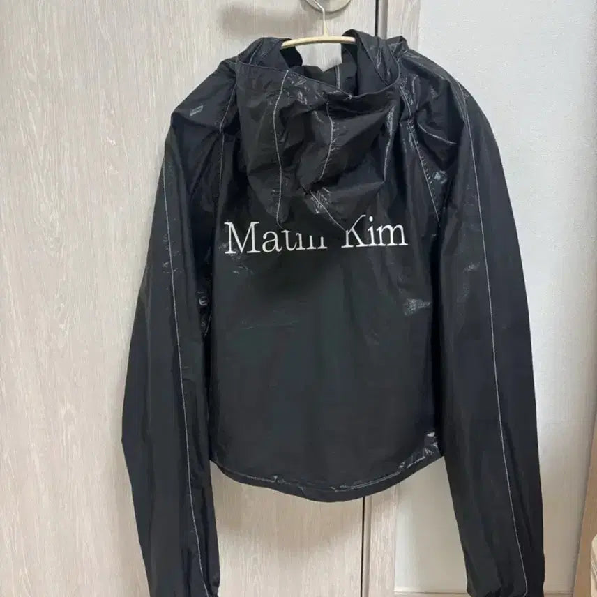 [SOLD OUT] 마뗑킴 블랙 후드 윈드브레이커 크롭 바람막이