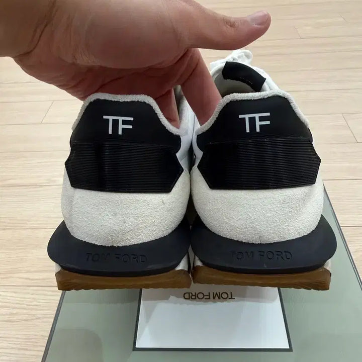 [SOLD OUT] [42.5] 톰포드 스웨이드 제임스 스니커즈 화이트 블랙 크림