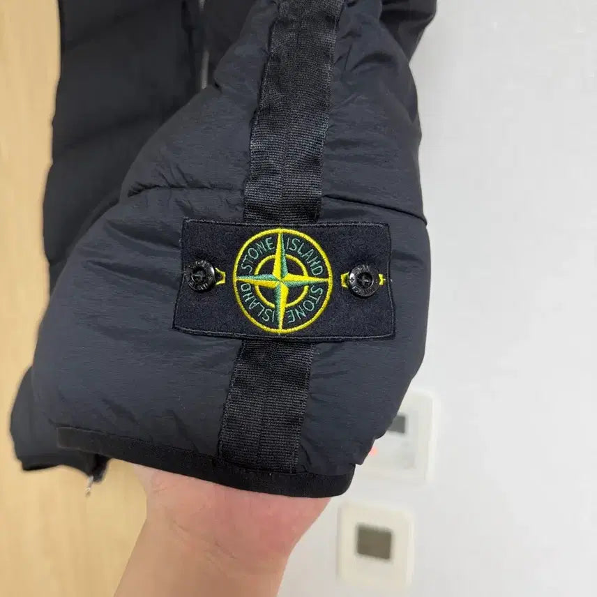 [SOLD OUT] [L] 24F/W 스톤아일랜드 심리스 터널 나일론 TC 베스트 블랙