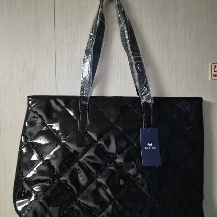 [BUNJANG] AGATHA Quilted Enamel Tote Shopper Bag / 아가타(AGATHA)퀼팅 애나멜 토트 쇼퍼백