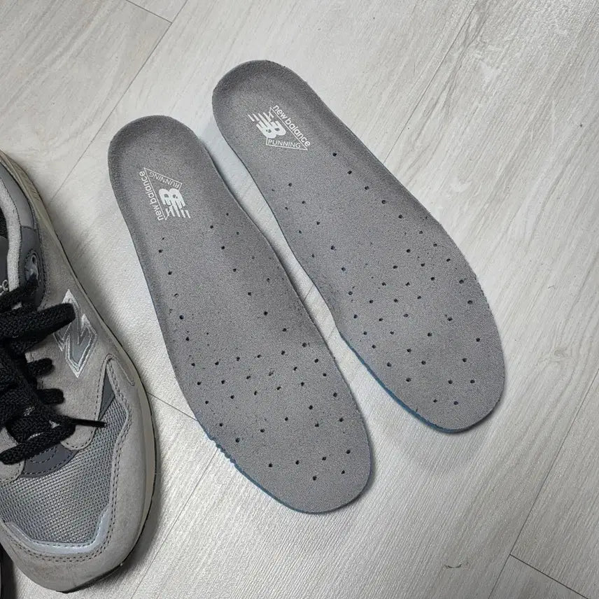 [SOLD OUT] 뉴발란스 1600 그레이 270