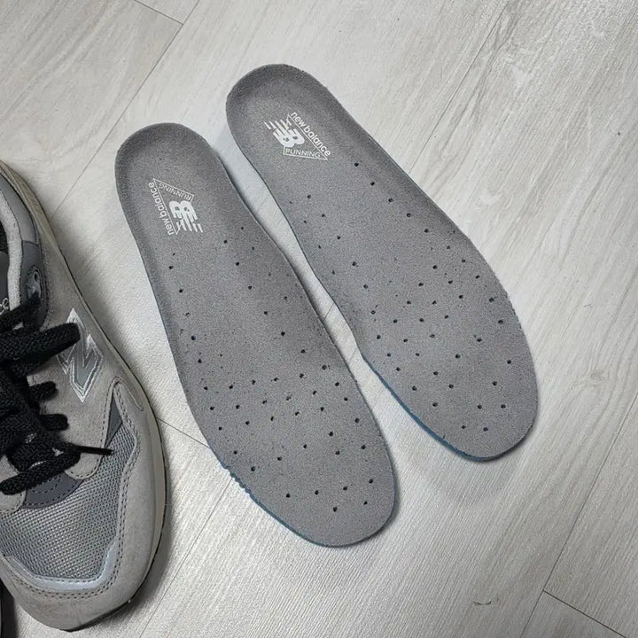 [SOLD OUT] 뉴발란스 1600 그레이 270