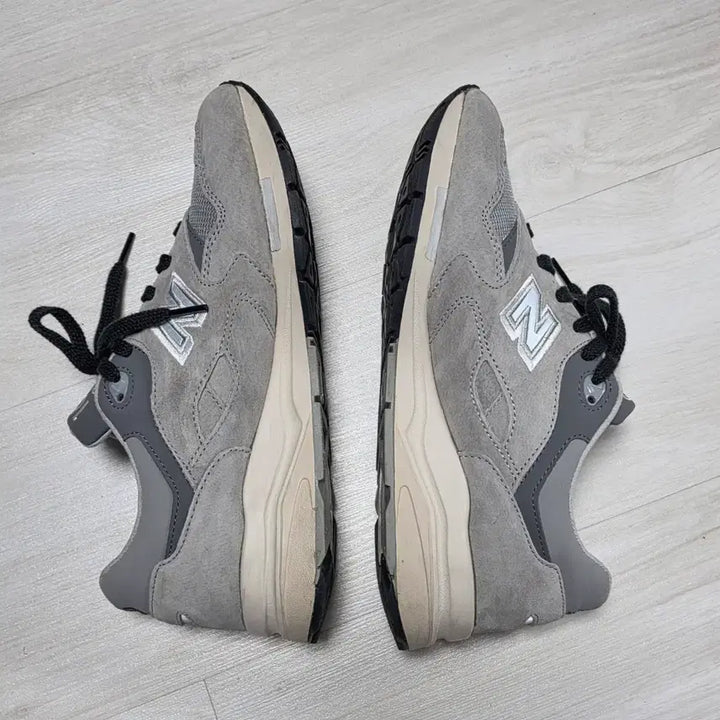 [SOLD OUT] 뉴발란스 1600 그레이 270