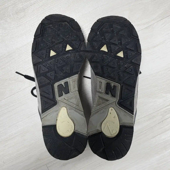 [SOLD OUT] 뉴발란스 1600 그레이 270