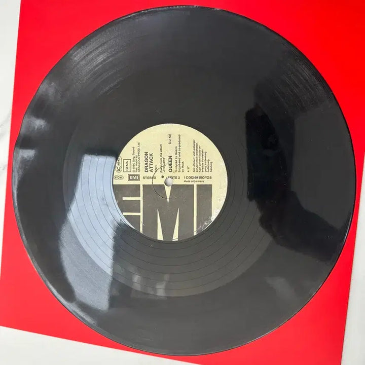 [BUNJANG] Queen Another One Bites The Dust / Dragon Attack 12" Maxi Single LP / 퀸 12인치 맥시싱글 독일수입반 어나더 원 바이츠 더 더스트 수집용 LP