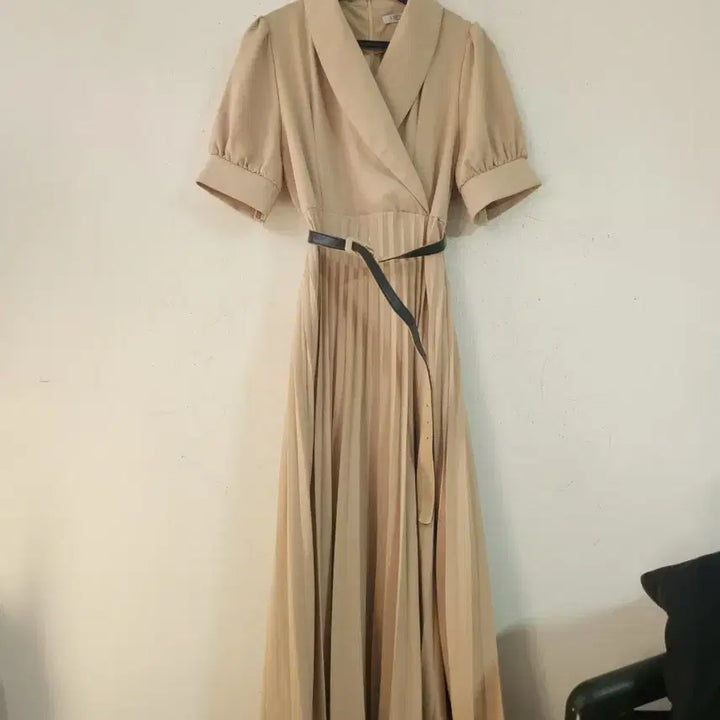 [BUNJANG] Beige Pleated Long Dress with Belt Set / 베이지색 플리츠 롱 원피스 벨트 세트