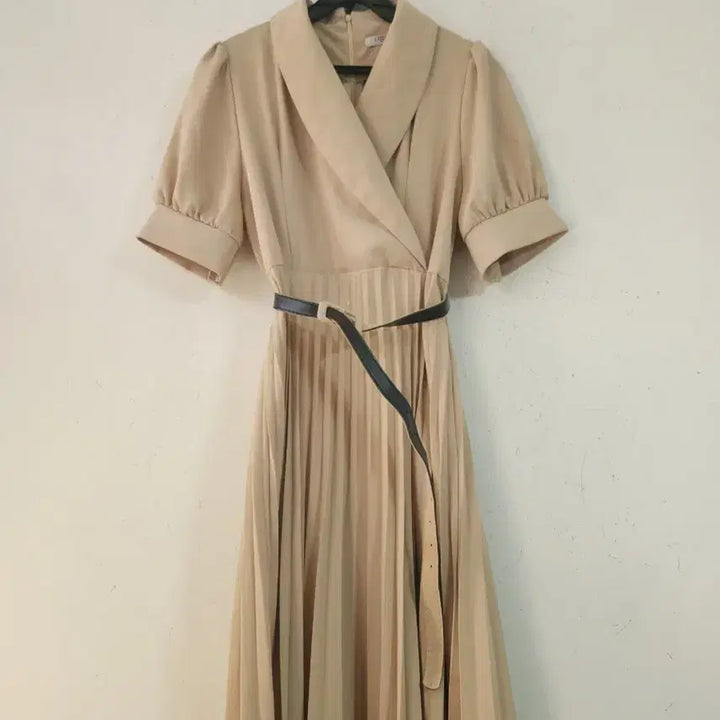 [BUNJANG] Beige Pleated Long Dress with Belt Set / 베이지색 플리츠 롱 원피스 벨트 세트