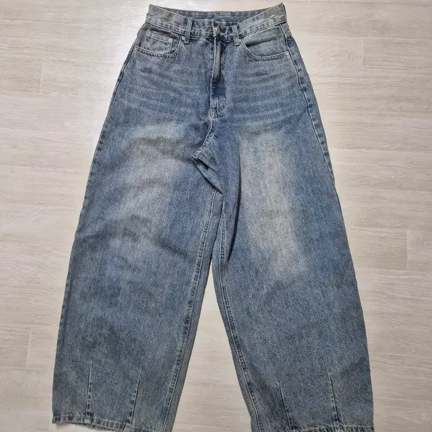 [BUNJANG] Intempo Mood Balloon Fit Denim Faded Blue Jeans / 인템포무드 벌룬핏 데님 페이디드블루
