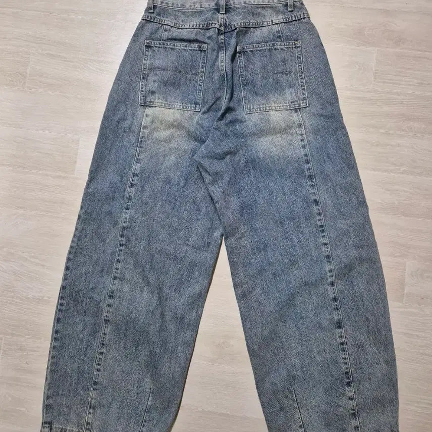 [BUNJANG] Intempo Mood Balloon Fit Denim Faded Blue Jeans / 인템포무드 벌룬핏 데님 페이디드블루
