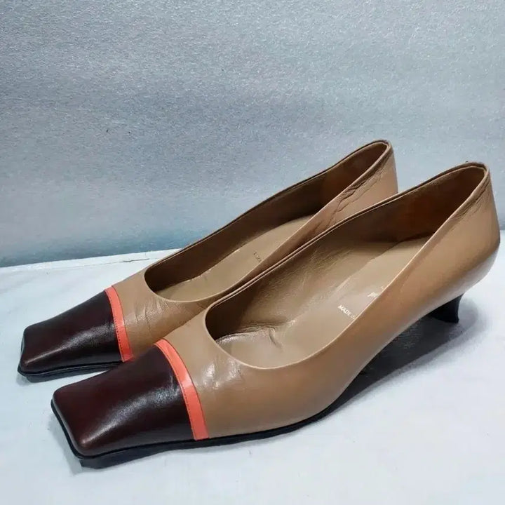 [SOLD OUT] 프라다정품투톤펌프스
