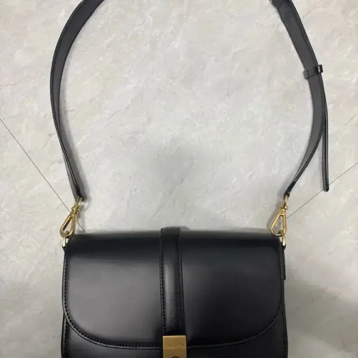 [SOLD OUT] (소가죽)칼린 엔느 숄더백 black