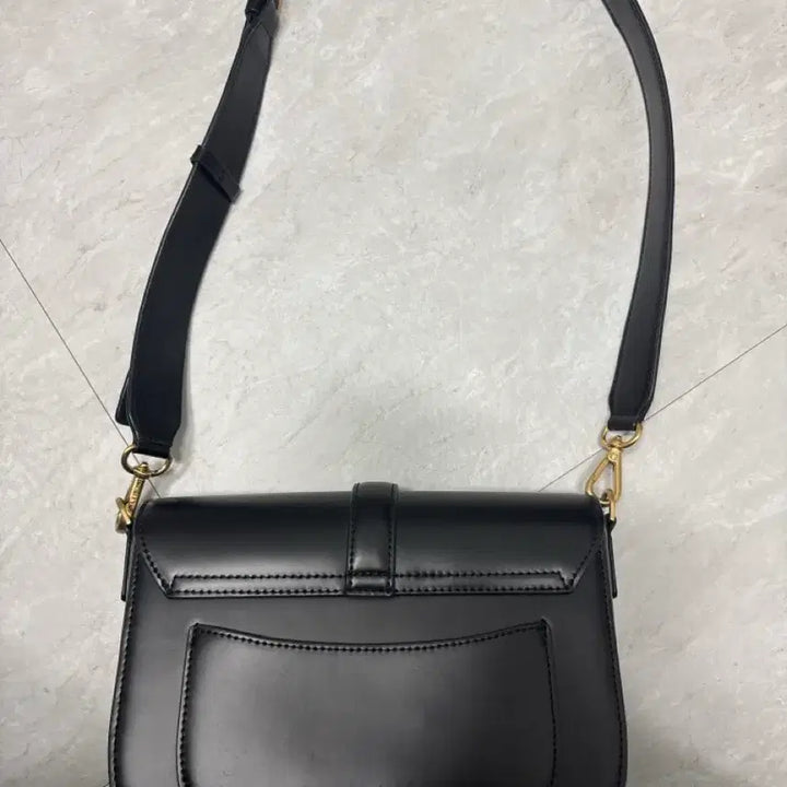 [SOLD OUT] (소가죽)칼린 엔느 숄더백 black