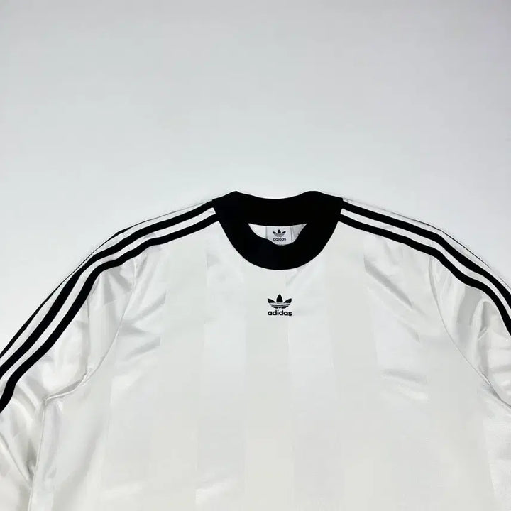 [BUNJANG] Adidas Center Logo Three-Stripe Football Training Long Sleeve / (M) 아디다스 센터로고 삼선 풋볼 트레이닝 롱슬리브