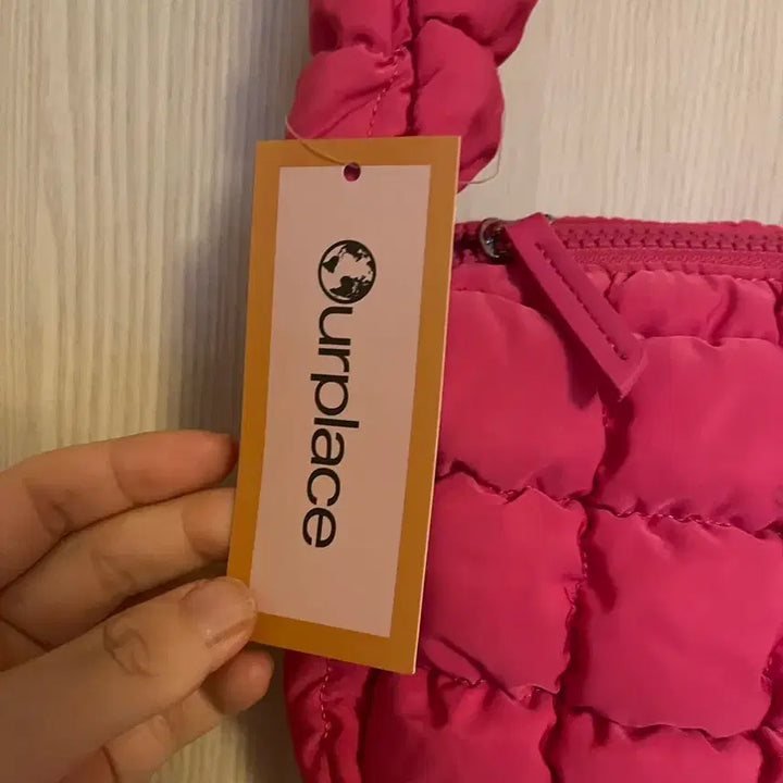[BUNJANG] Ourplace Quilted Shoulder Bag Hot Pink / 새상품) ourplace 퀼팅 숄더백 핫핑크 데일리백 미니백
