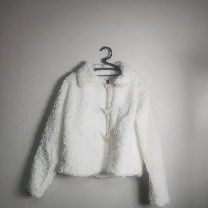 [BUNJANG] WIFI White Ppo-geul-i Tteokbokki Coat / WIFI 화이트 뽀글이 떡볶이 코트