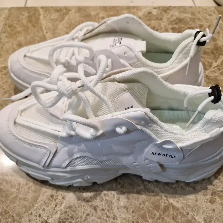 [BUNJANG] White Ugly Sneakers (Size 265) / 깔끔한 화이트 어글리 스니커즈 (새상품)