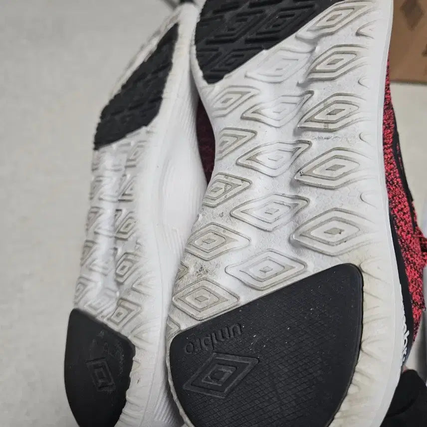 [BUNJANG] Umbro Red Knit Sneakers (250) / 엄브로 레드 니트 운동화 스니커즈250