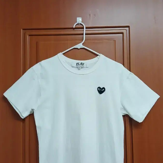 [SOLD OUT] 꼼데가르송 플레이 흰색 반팔 티셔츠