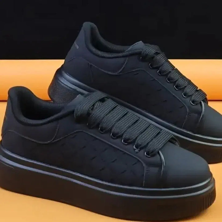 [BUNJANG] Black Quilted Sneakers 270 / 깔끔한 블랙 스니커즈 270 (새상품)