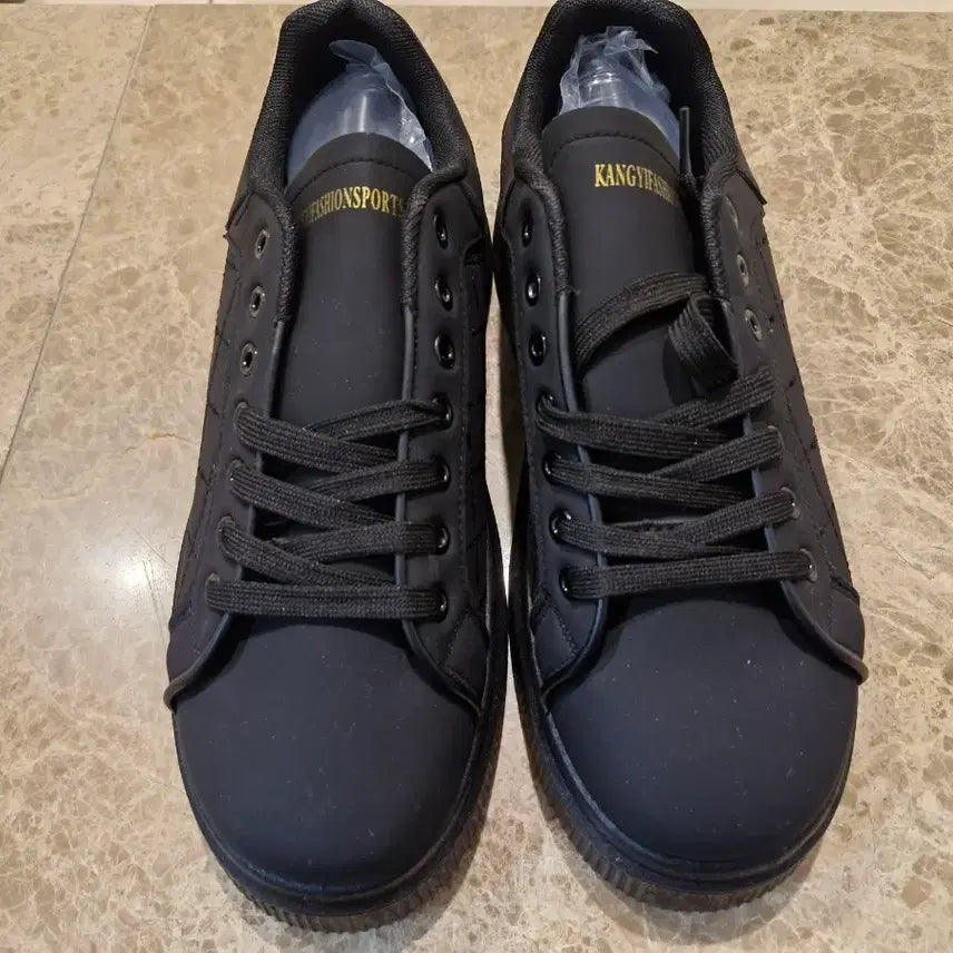 [BUNJANG] Black Quilted Sneakers 270 / 깔끔한 블랙 스니커즈 270 (새상품)