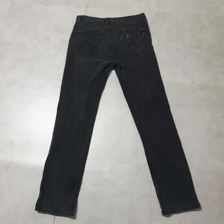 [BUNJANG] 공용 바지 30 JUN DOL JEANS 청바지 블랙 (얼룩) / 공용 바지 30 JUN DOL JEANS 청바지 블랙 (얼룩)
