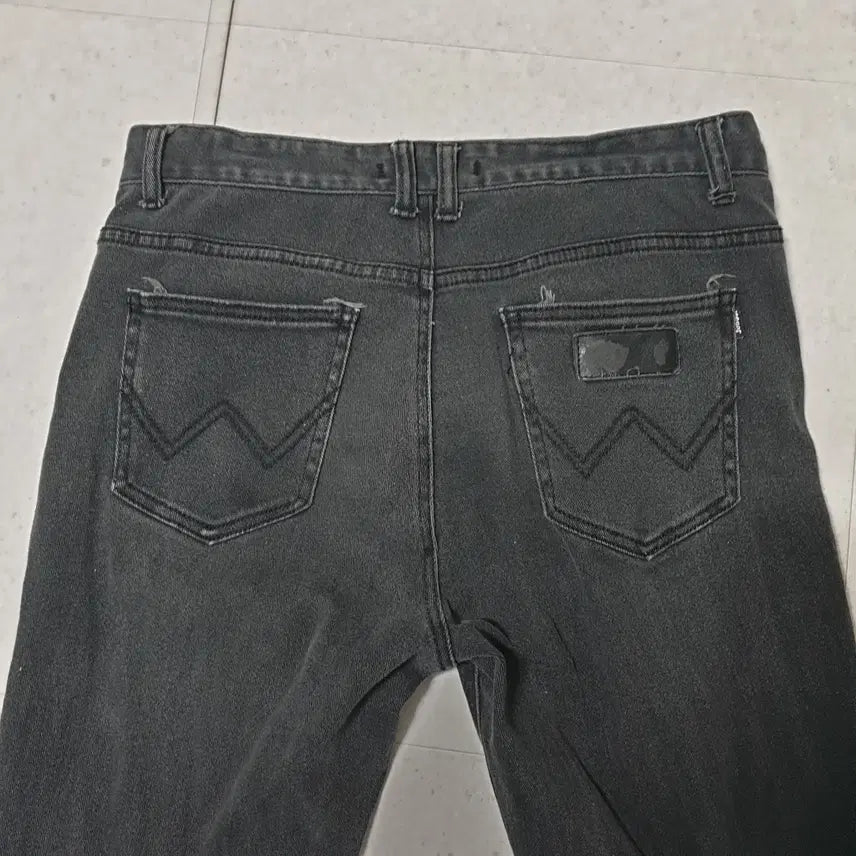 [BUNJANG] 공용 바지 30 JUN DOL JEANS 청바지 블랙 (얼룩) / 공용 바지 30 JUN DOL JEANS 청바지 블랙 (얼룩)