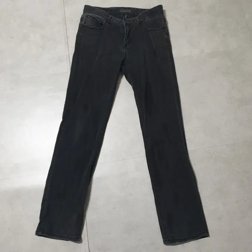 [BUNJANG] 공용 바지 30 JUN DOL JEANS 청바지 블랙 (얼룩) / 공용 바지 30 JUN DOL JEANS 청바지 블랙 (얼룩)